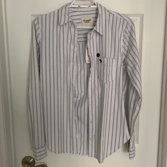 Abercrombie & Fitch Pinstriped Collared Shirt. Size small. Tags are still on - Picture 1 of 2